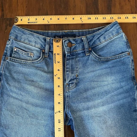 BODEN Denim Cut-Off Girlfriend Jeans in Vintage Wash - Picture 11 of 13